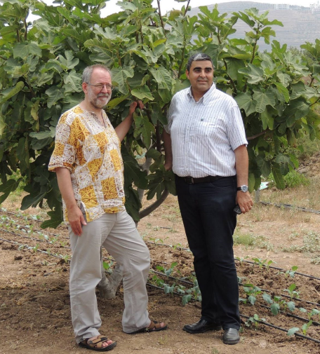  Exclusive interview with Bruce Crowther (left), the founder of Fair Trade Town movement. 