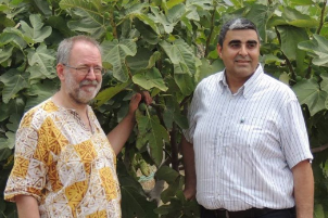  Exclusive interview with Bruce Crowther (left), the founder of Fair Trade Town movement. 